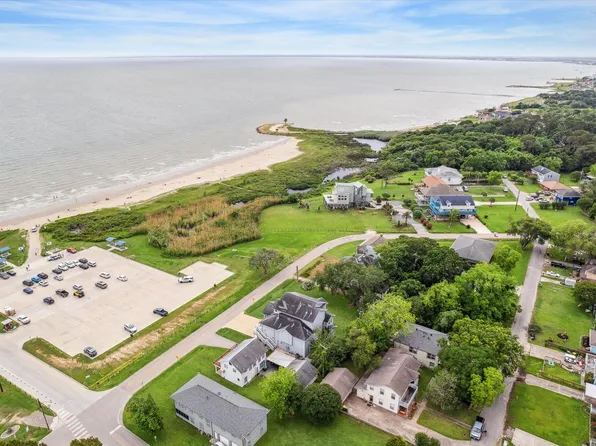 4910 Palm St, Seabrook, TX 77586