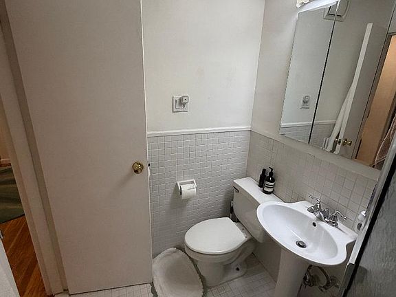 3rd image of 217 E 59th St APT 3F
