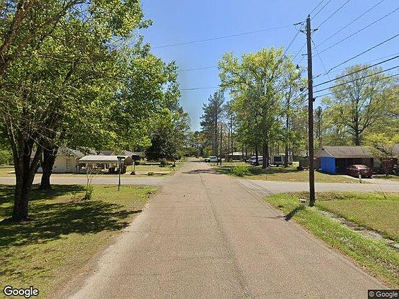 Exterior Neighborhood (street photo)