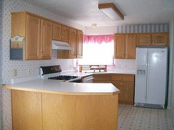 4th image of 807 Country Club Dr