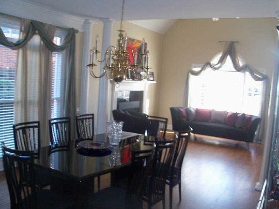 5th image of 4803 Calais Ct NE