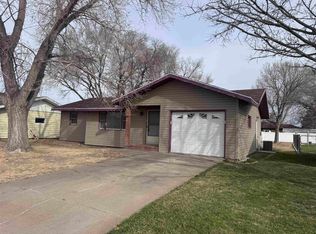 616 W 10th St, Cozad, NE 69130