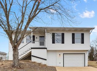 1906 Skyline Dr, De Soto, MO 63020