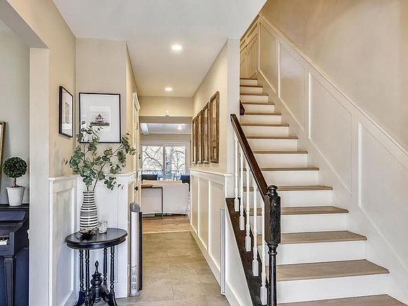 3rd image of 3211 Henson Ave