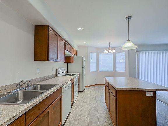 3rd image of 11124 45th Ave NE Unit 103