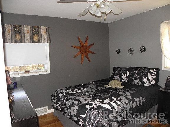 5th image of 28231 Edward St