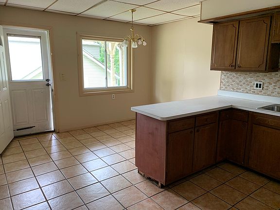 4th image of 401 S Walnut St APT 1