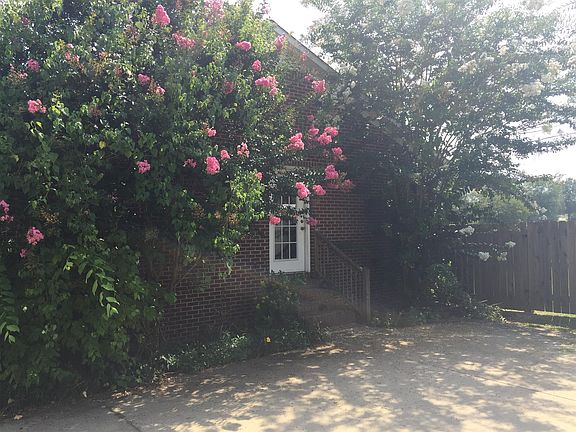 4th image of 114 S Tidwell Cir