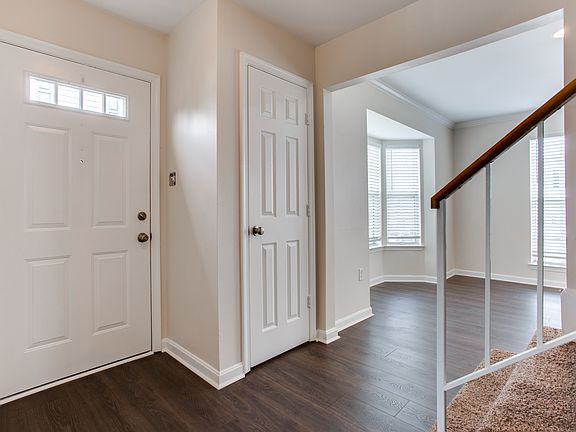 3rd image of 12864 Hyannis Ln