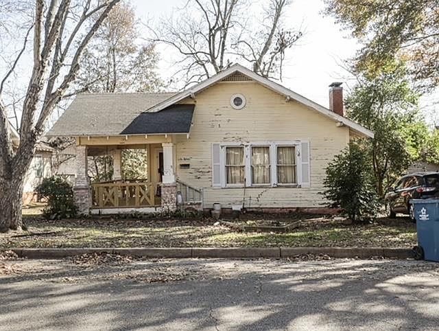 1st image of 615 Dallas St