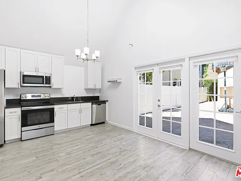 8424 W 4th St — Photo 3