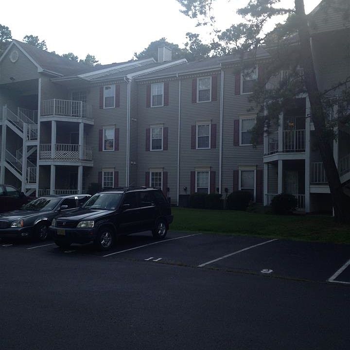 1st image of 8 Iroquois Dr #14