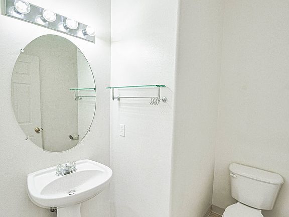 5th image of 59388 Alderwood Dr