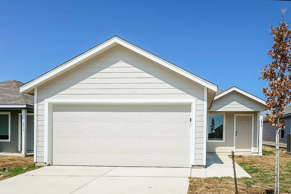 4 bed, 2.0 bath, 1575 sqft, $1,725 — Photo 1