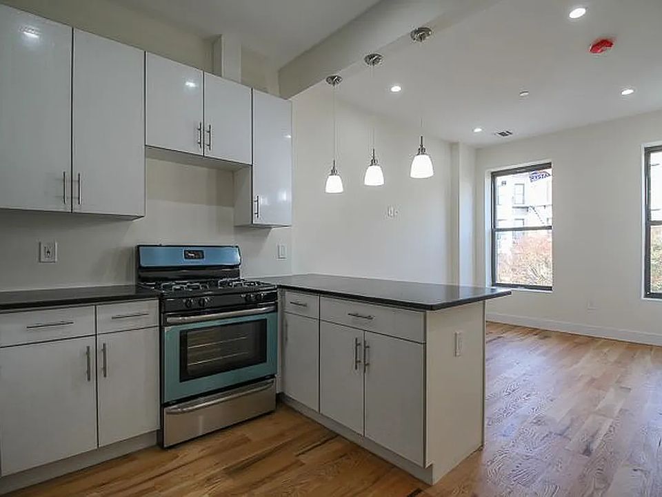 1st image of 276 Quincy St #3