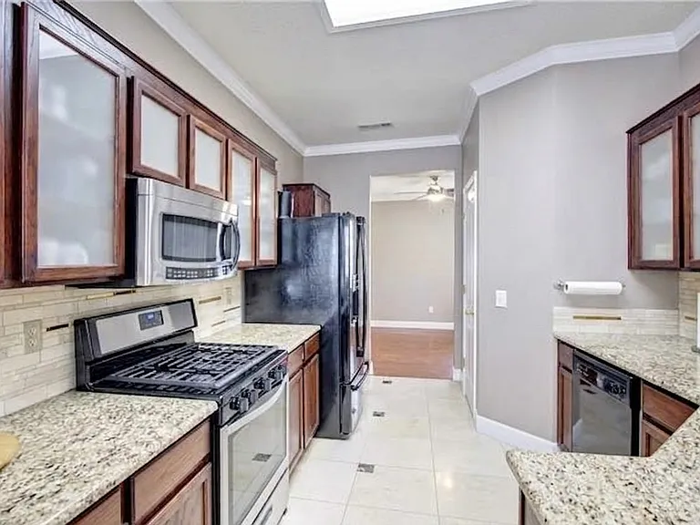 8016 Southern Pine Way — Photo 12