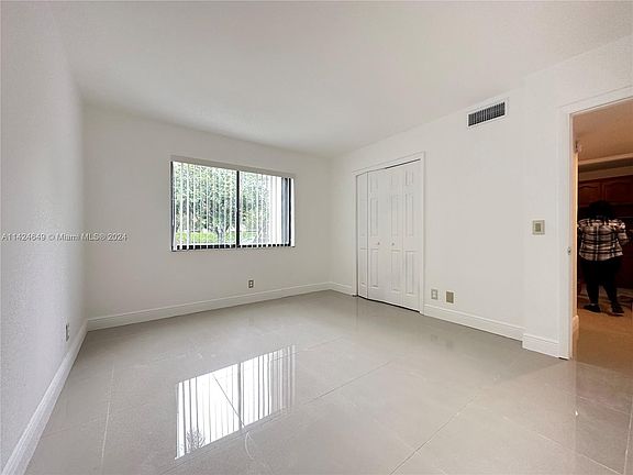 5th image of 424 Lakeview Dr APT 103