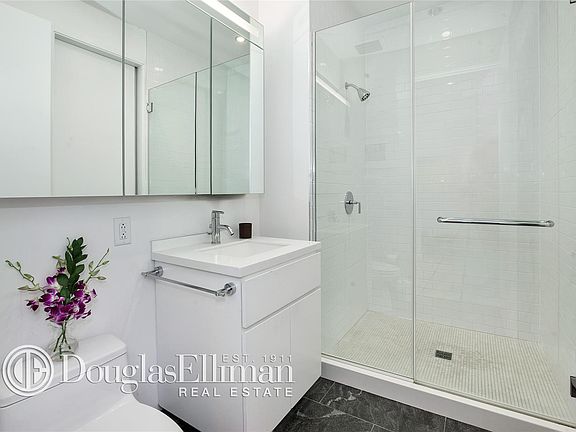 4th image of 425 W 53rd St APT 415