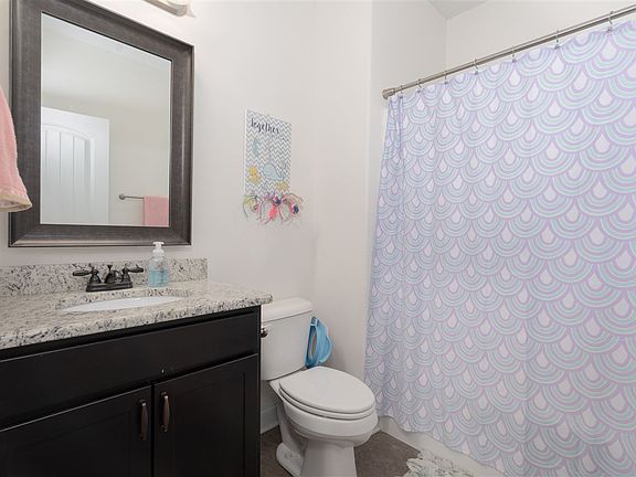 4th image of 361 Macer Ave