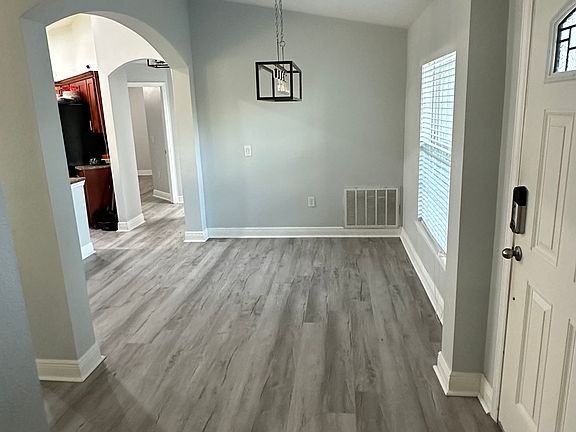 5th image of 322 Elderberry Ct