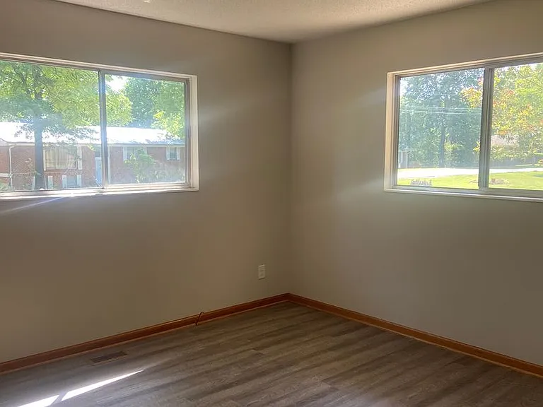 1908 Hickory Ln — Photo 24