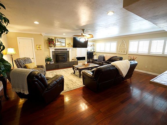 2nd image of 2205 Nabors Ln