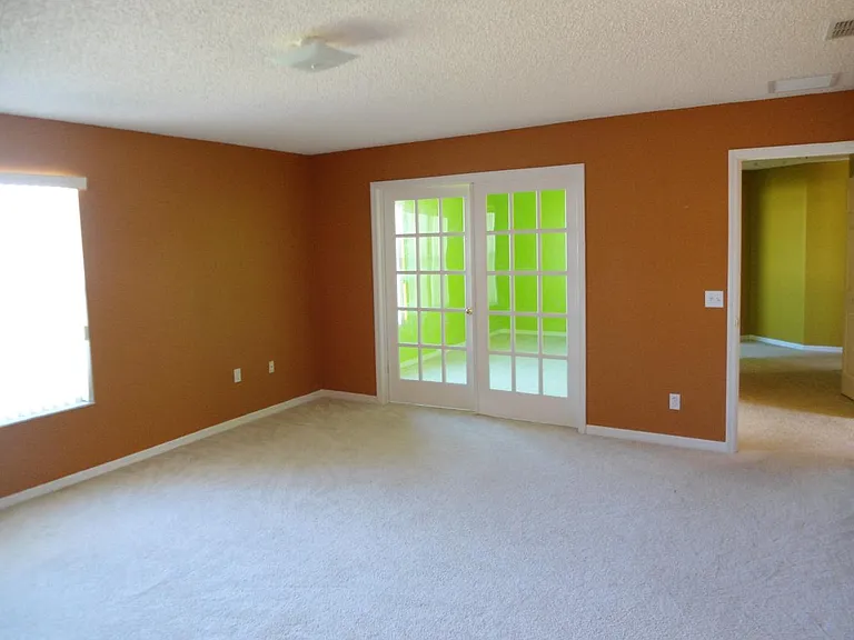 221 Amesbury Ln — Photo 8