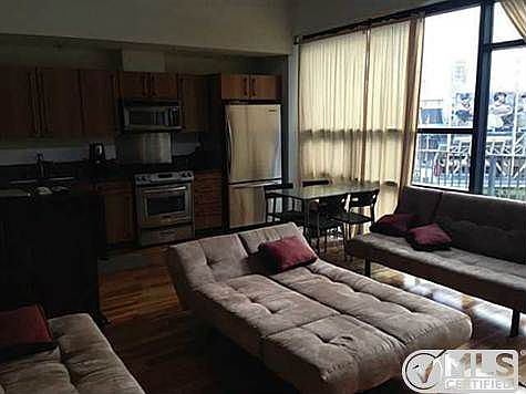 4th image of 350 11th Ave Unit 918