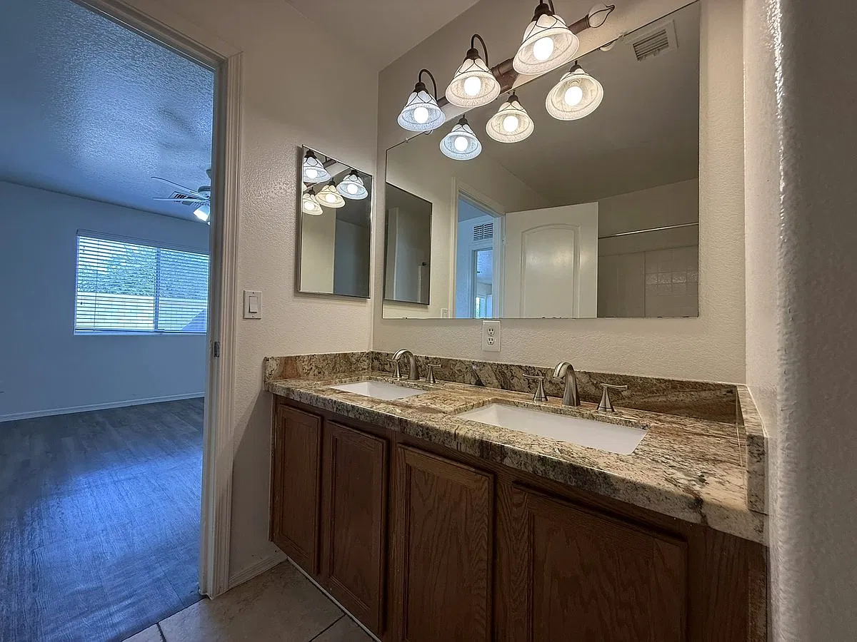 5807 N. 73rd Dr. — Photo 4