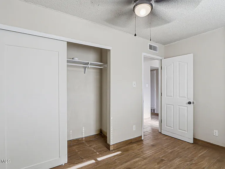 2624 Lake Victoria Dr #A — Photo 17