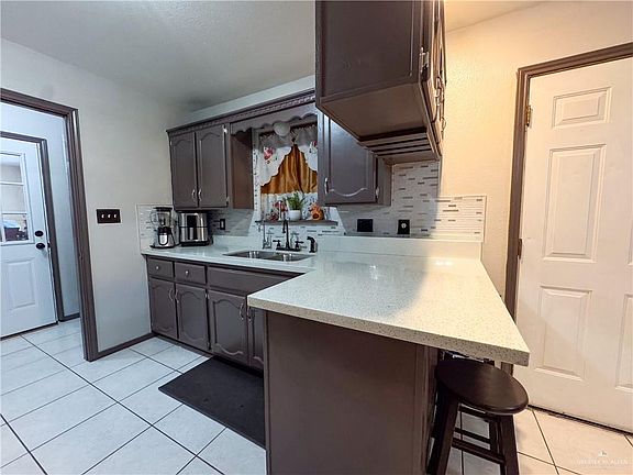 5th image of 1205 Quartz St