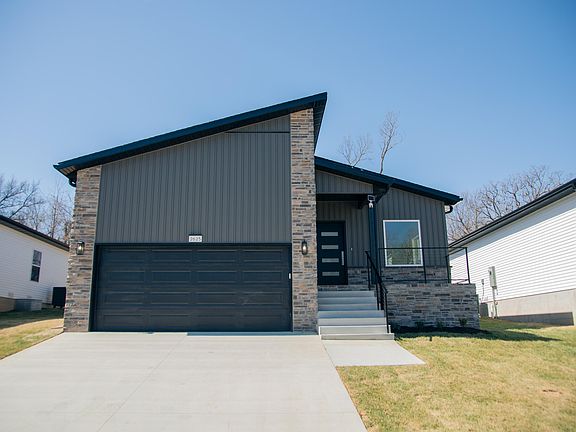 2nd image of 2625 N Prospect Avenue