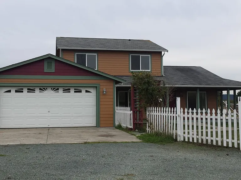 794 Holbrook Rd — Photo 1