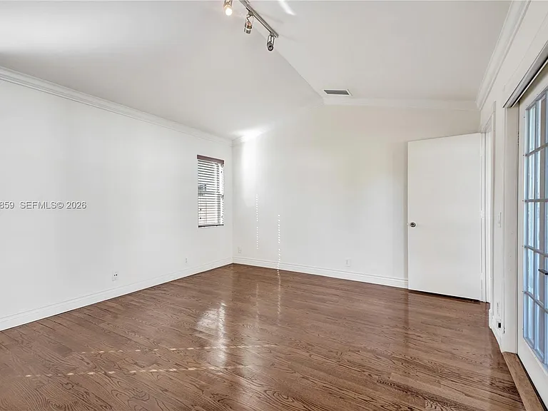 658 Stanton Dr — Photo 35