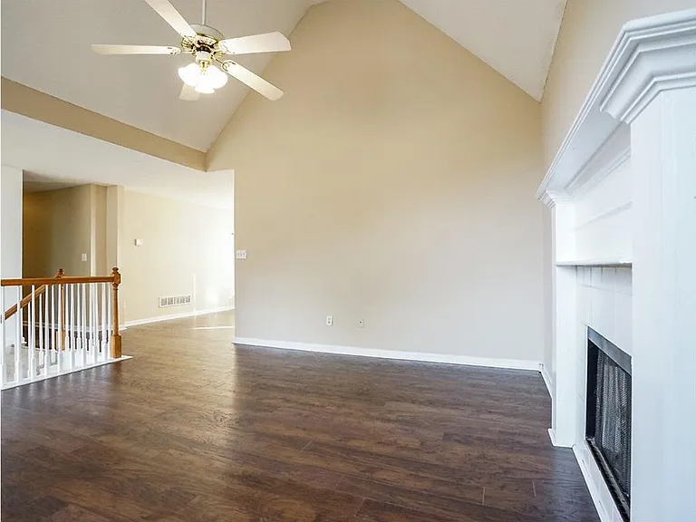 1935 Venesa Cir — Photo 49