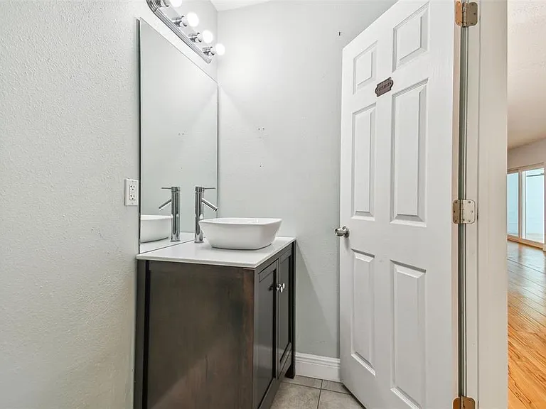 1302 Brandonwood Dr — Photo 17