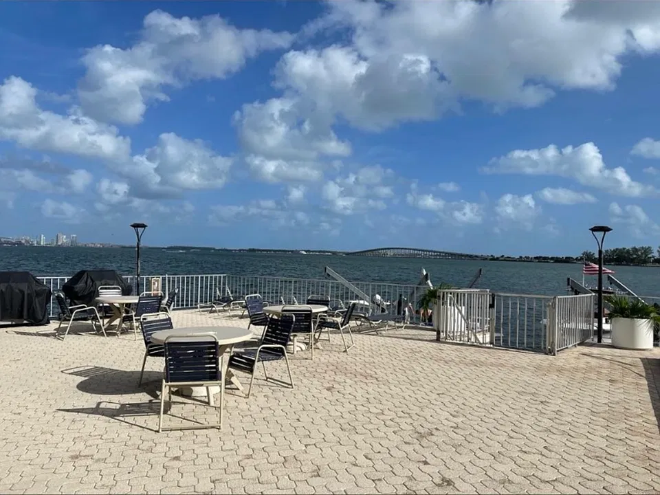 2201 Brickell Ave