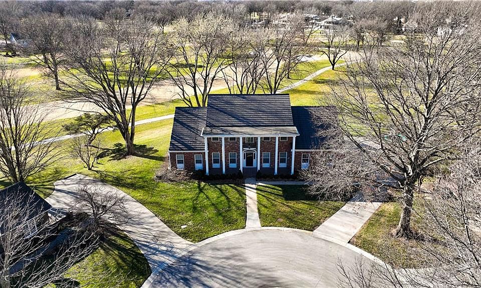 12712 Pembroke Ln, Leawood, KS 66209 Zillow