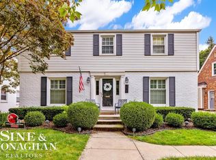 216 McMillan Rd, Grosse Pointe Farms, MI 48236