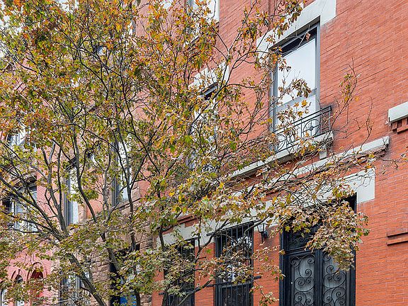4th image of 127 Manhattan Ave