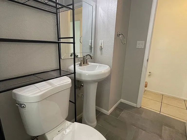 3410 Bay St — Photo 25