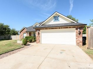 2117 W Maple St E, Collinsville, OK 74021