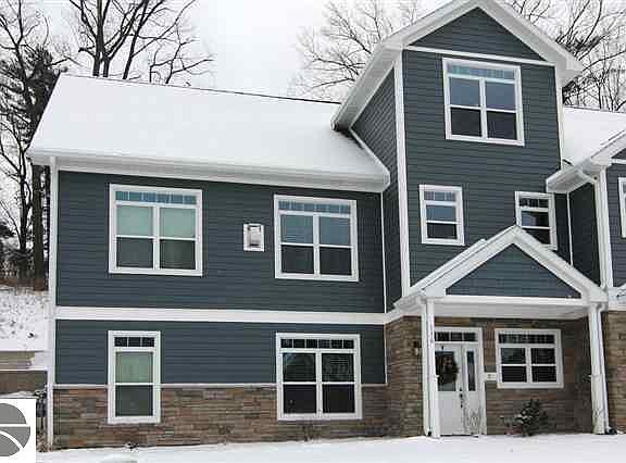 2nd image of 124 Fairway Hills Dr