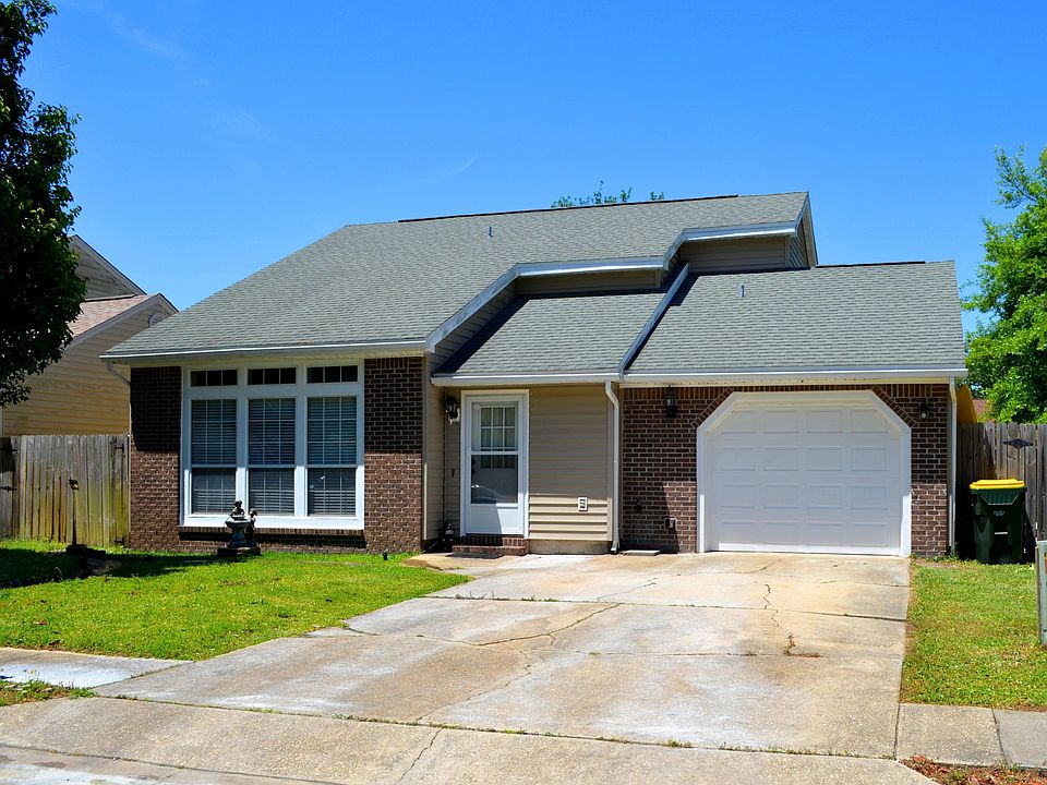 1st image of 380 Canterbury Cir