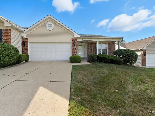 16 Hunting Manor Dr, Saint Charles, MO 63303