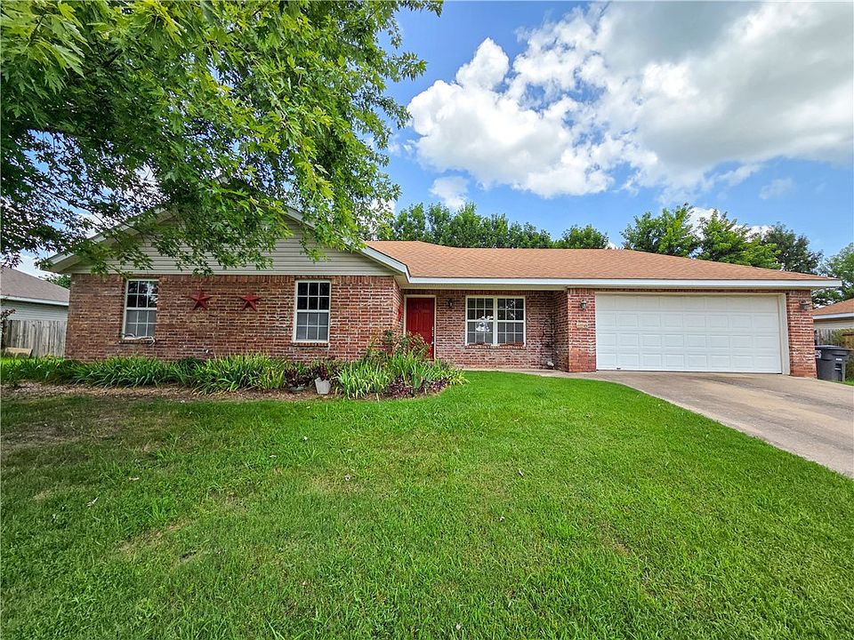 1st image of 686 Richland Creek Ave