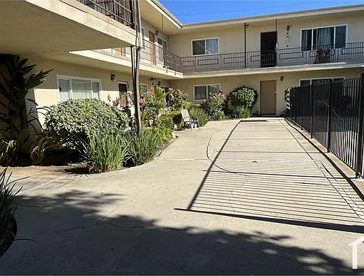 2 bed, 940 sqft, $2,250 — Photo 3