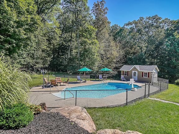 2nd image of 25 Balmoral Ct
