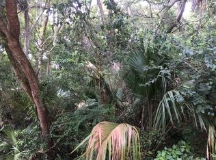 203 6th St, Apalachicola, FL 32320