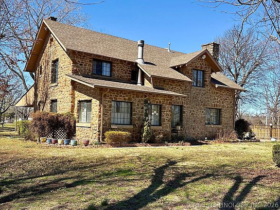 2nd image of 1007 S Wilson Ave